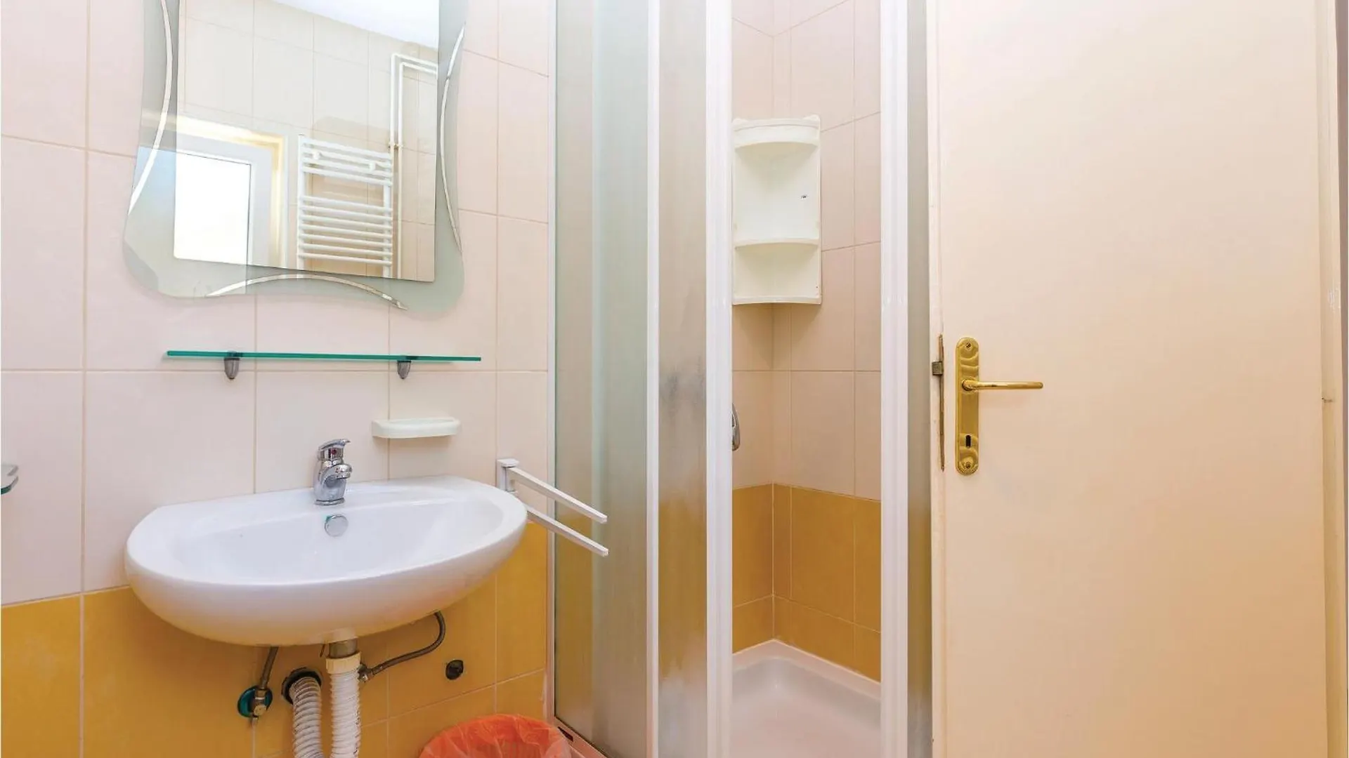 Lovely Apartment In Jadranovo With Wifi