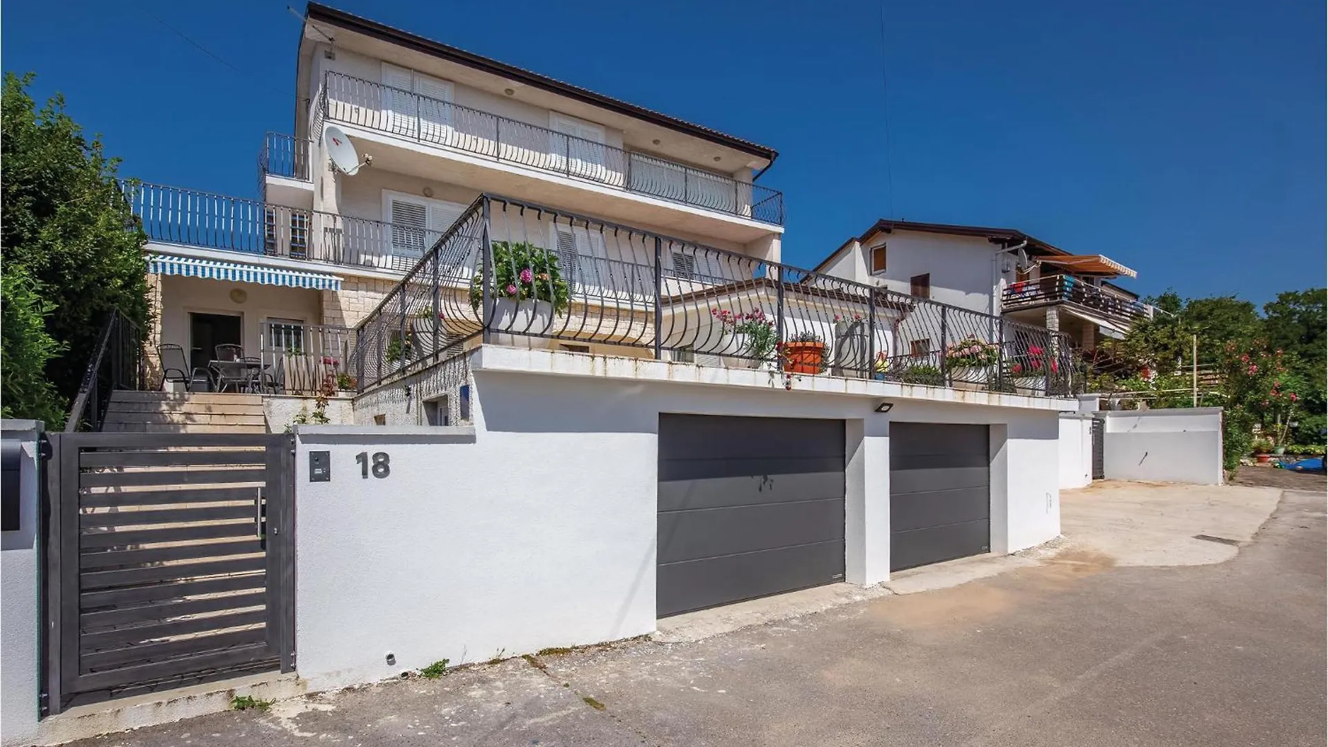 Lovely Apartment In Jadranovo With Wifi