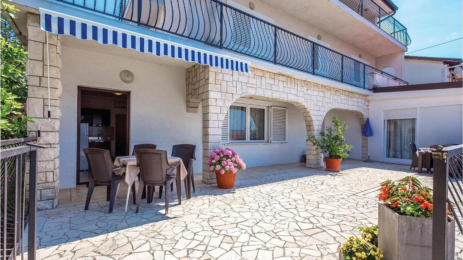 Lovely Apartment In Jadranovo With Wifi